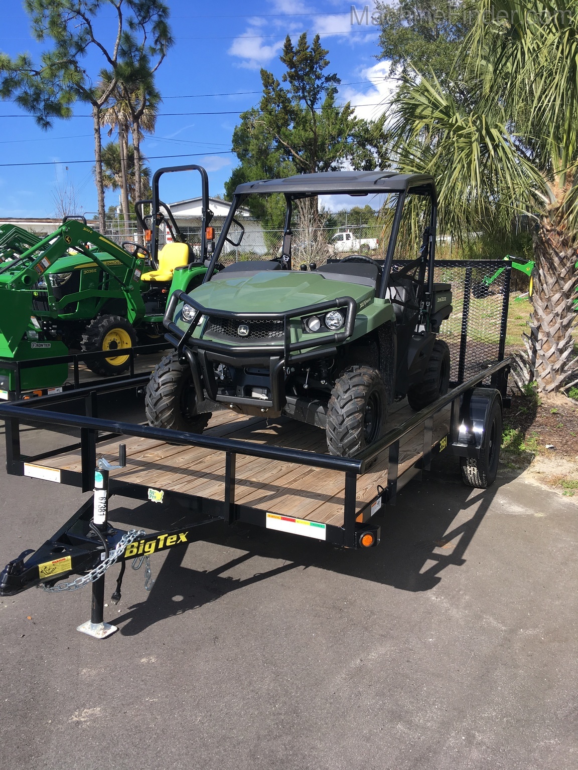 2021 John Deere XUV590E TRAILER PACKAGE Image 2