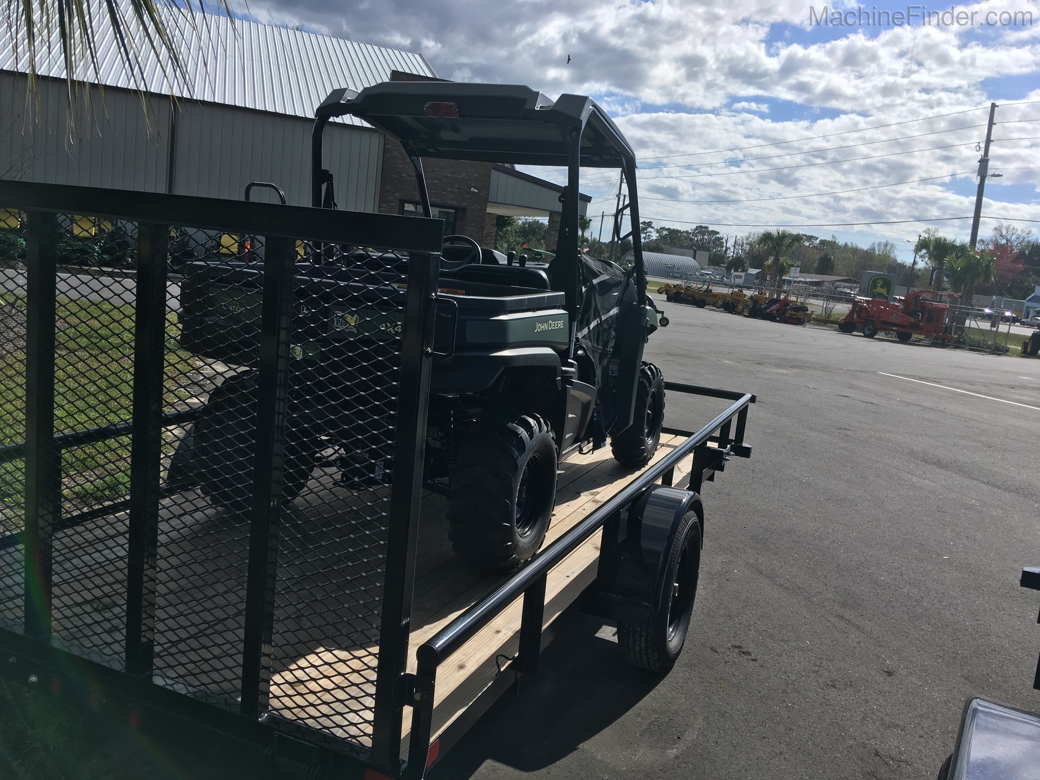 2021 John Deere XUV590E TRAILER PACKAGE Image 4