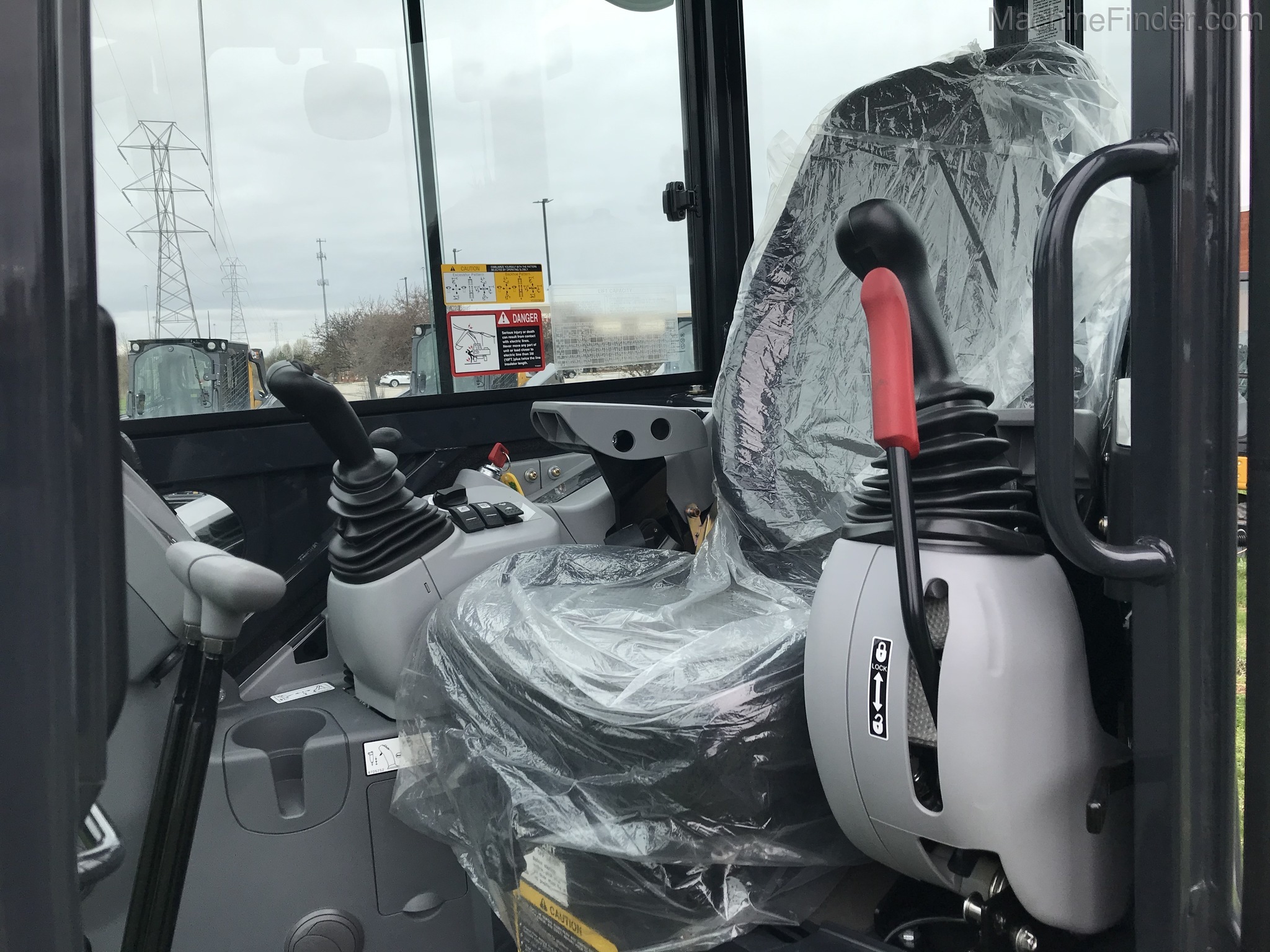 2020 John Deere 35G Image 8