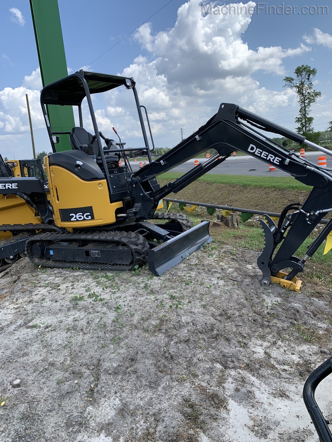 2020 John Deere 26G Image 2