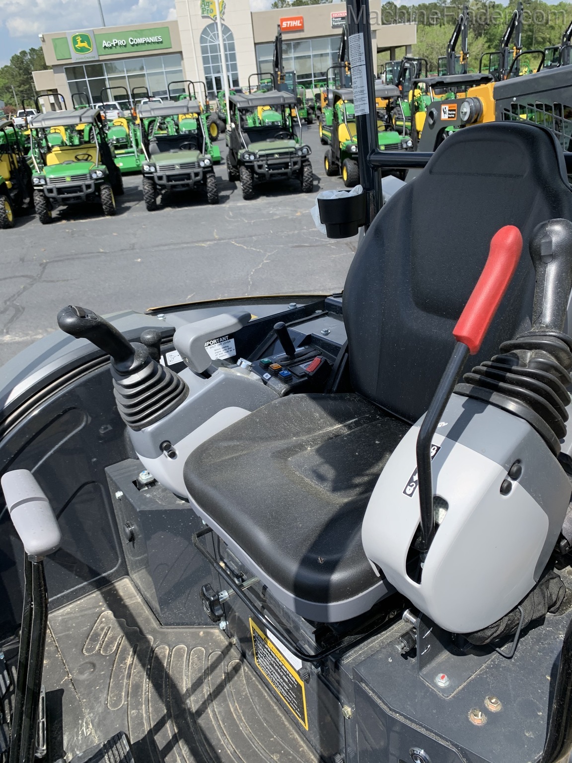 2020 John Deere 26G Image 5