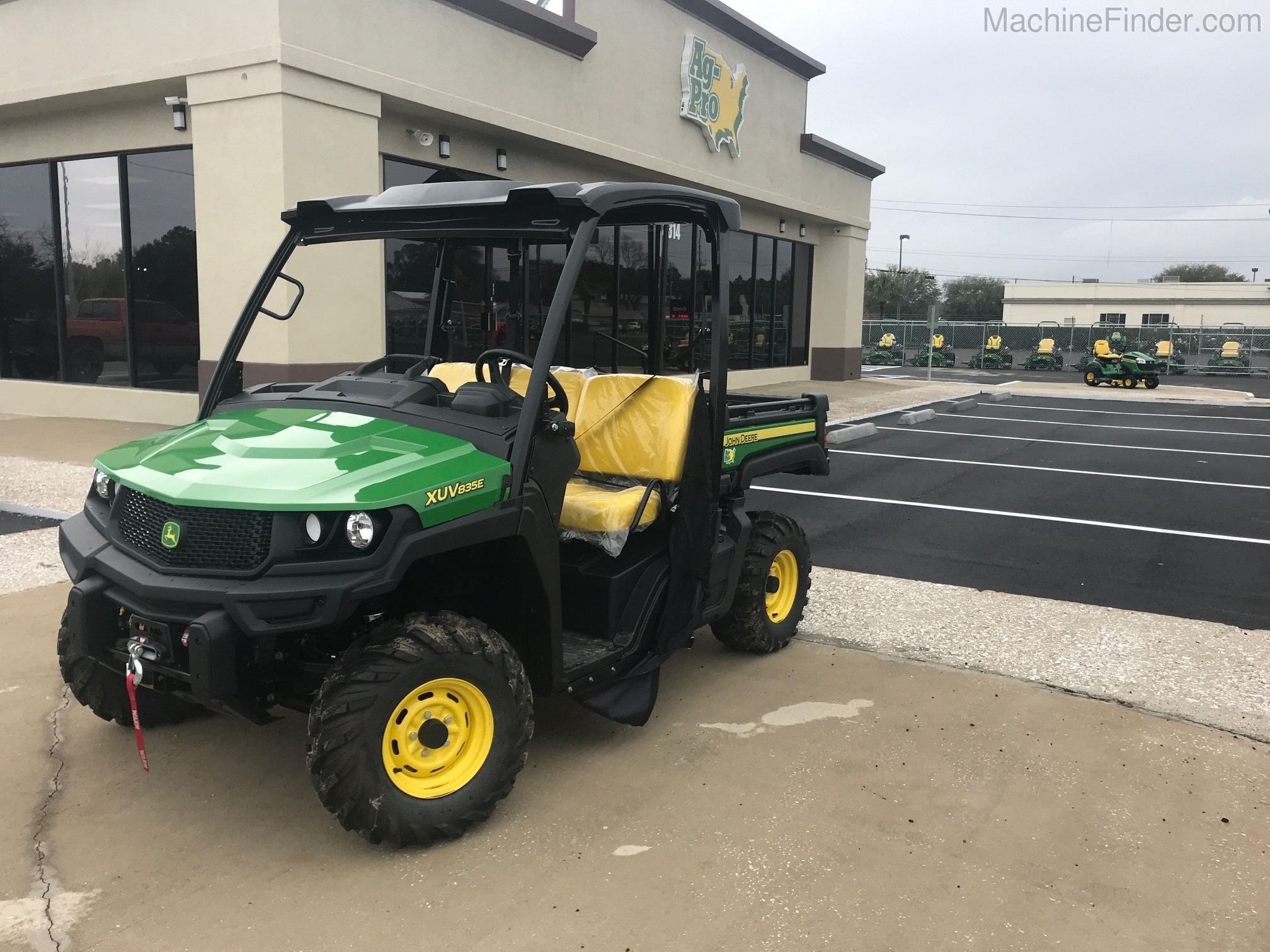 2019 John Deere 835E Image 2