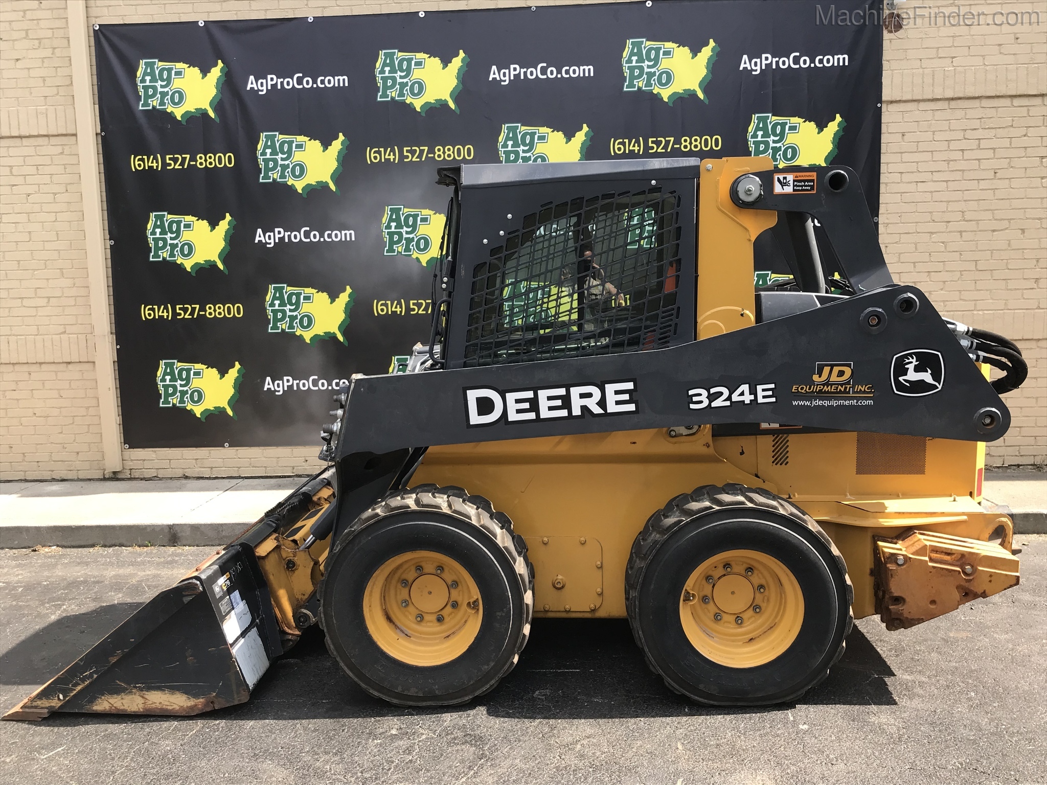 2017 John Deere 324E Image 1