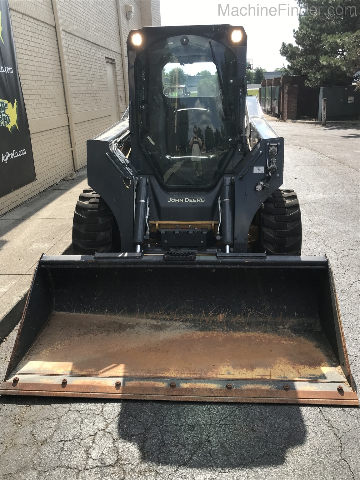 2017 John Deere 324E Image 5