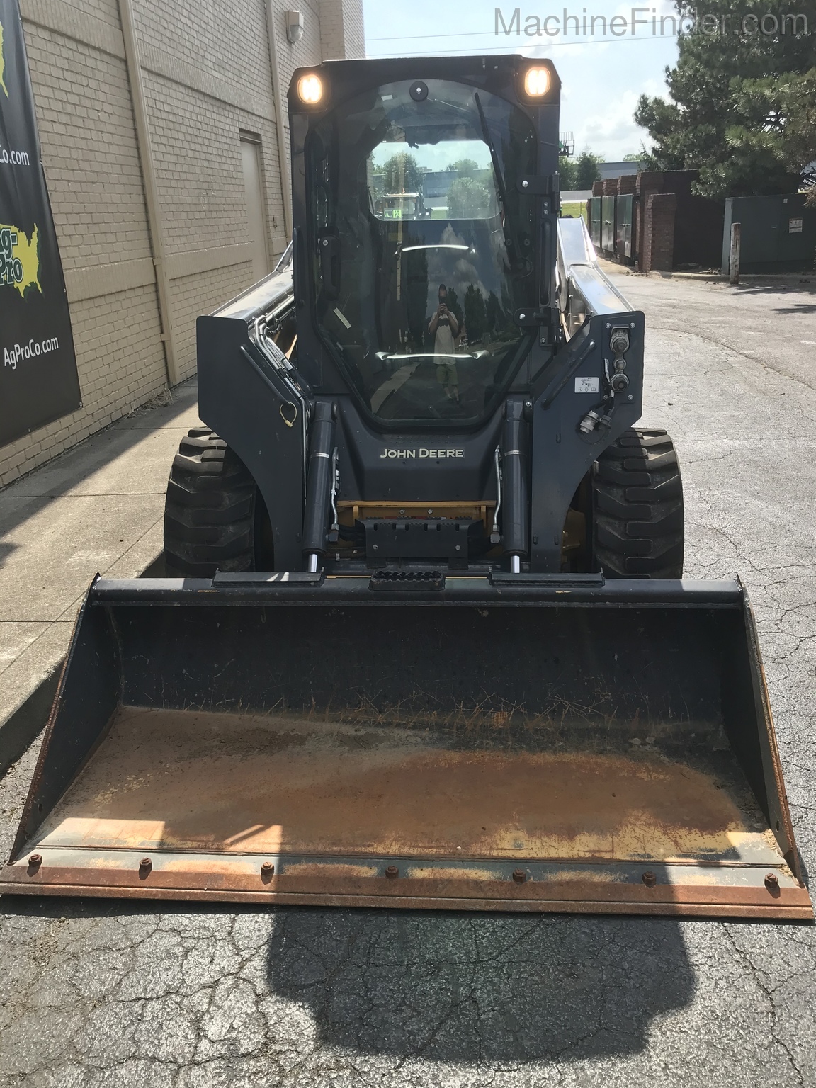 2017 John Deere 324E Image 7