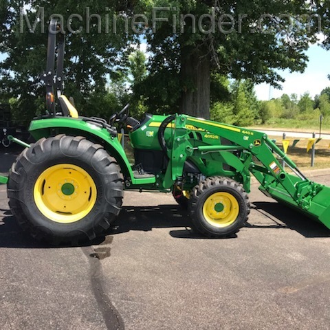 2020 John Deere 4052R Image 5