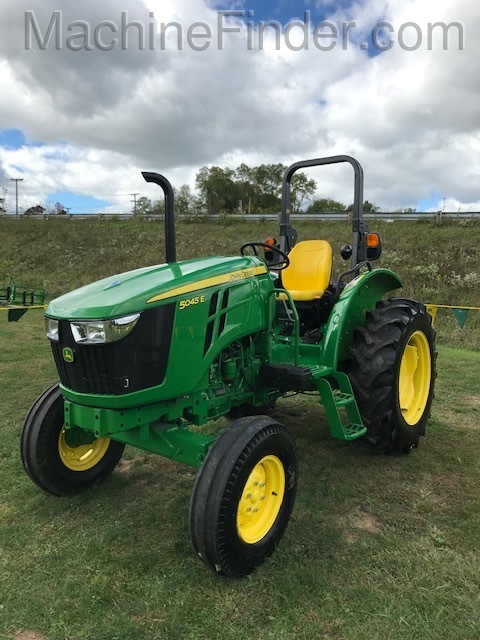 2020 John Deere 5045E Image 3