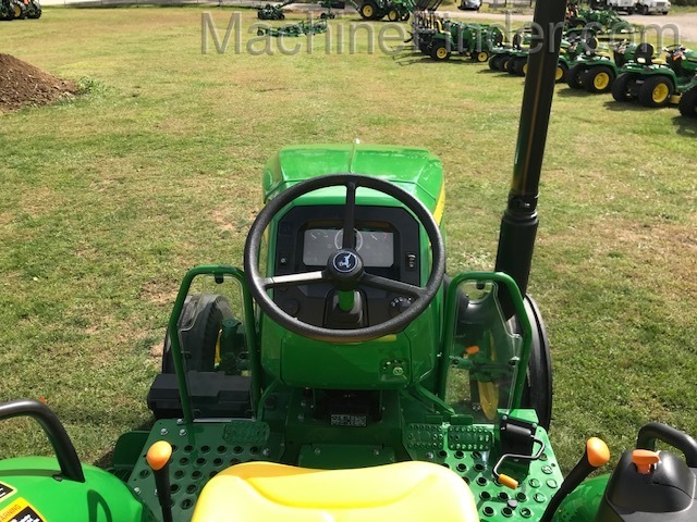2020 John Deere 5045E Image 9