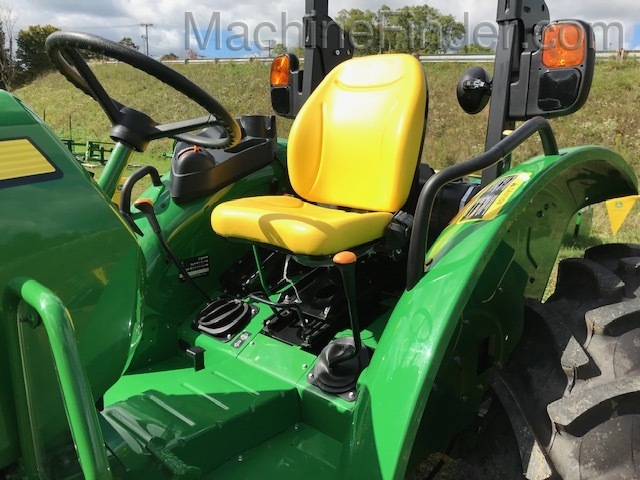 2020 John Deere 5045E Image 10