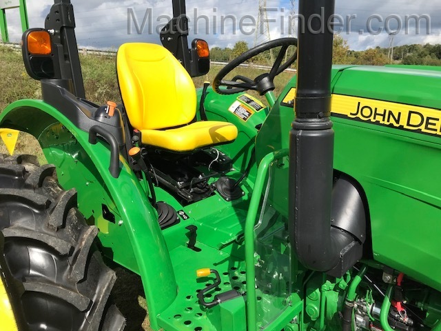 2020 John Deere 5045E Image 11