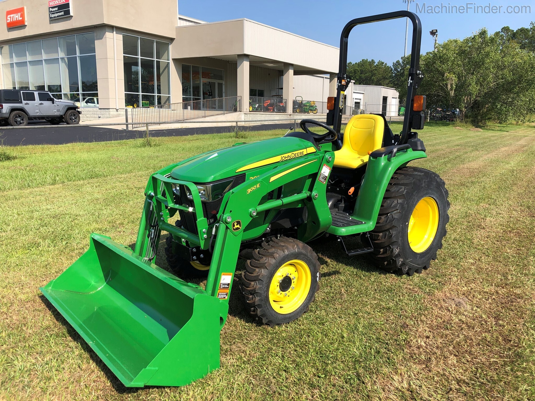 2020 John Deere 3038E Image 6