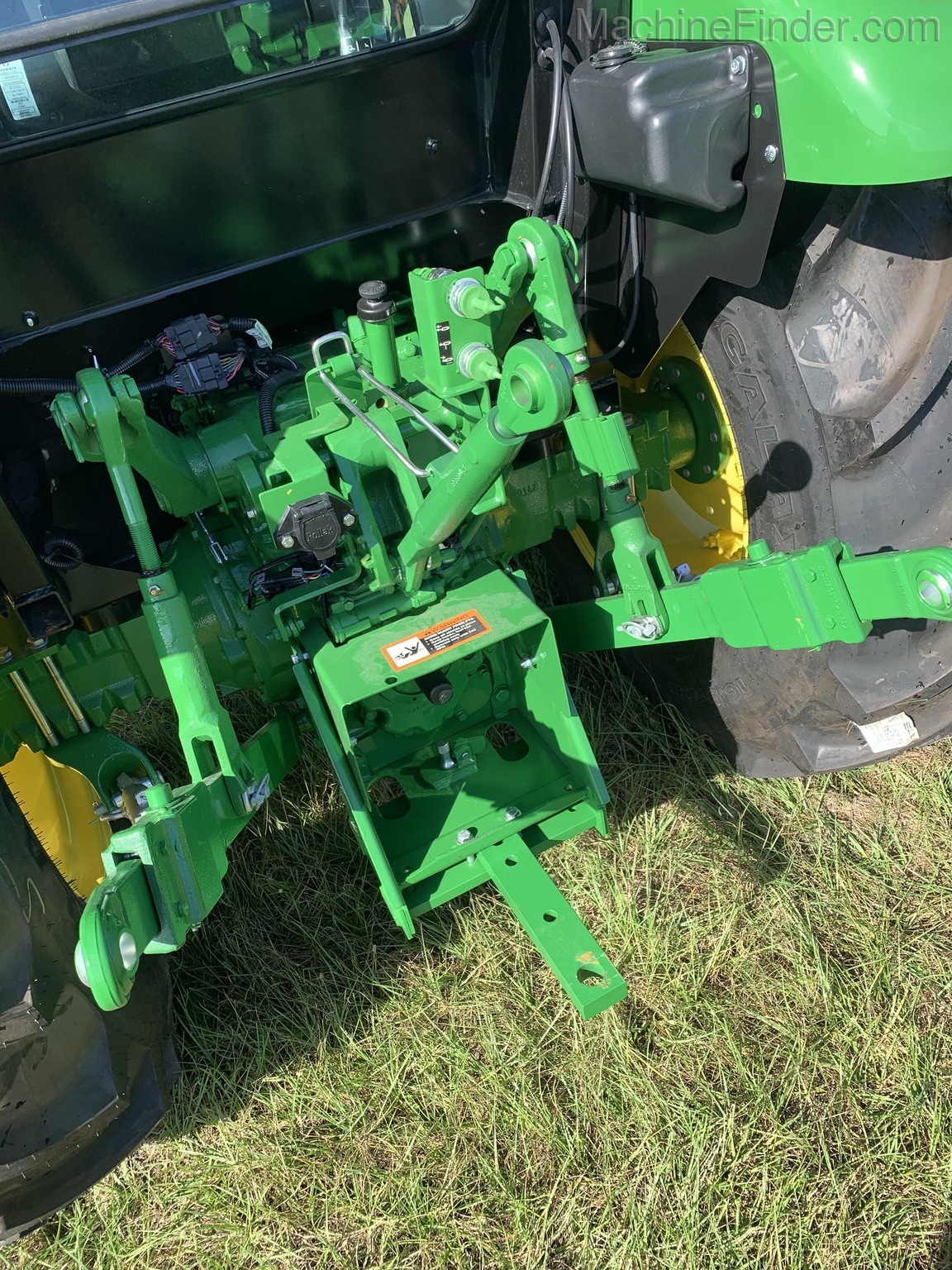 2020 John Deere 5075E Image 5