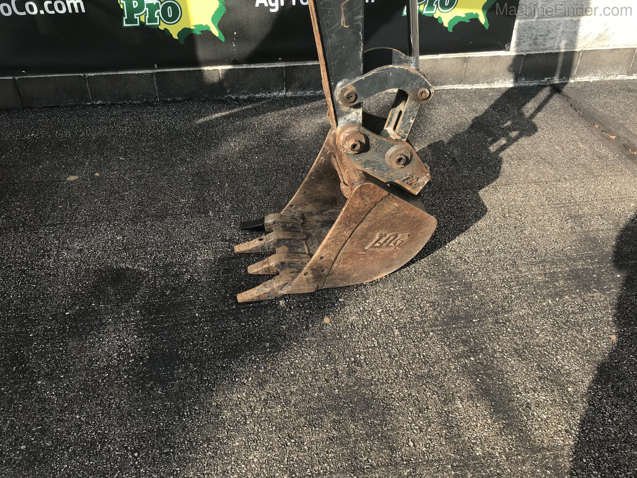 2014 John Deere 27D Image 5