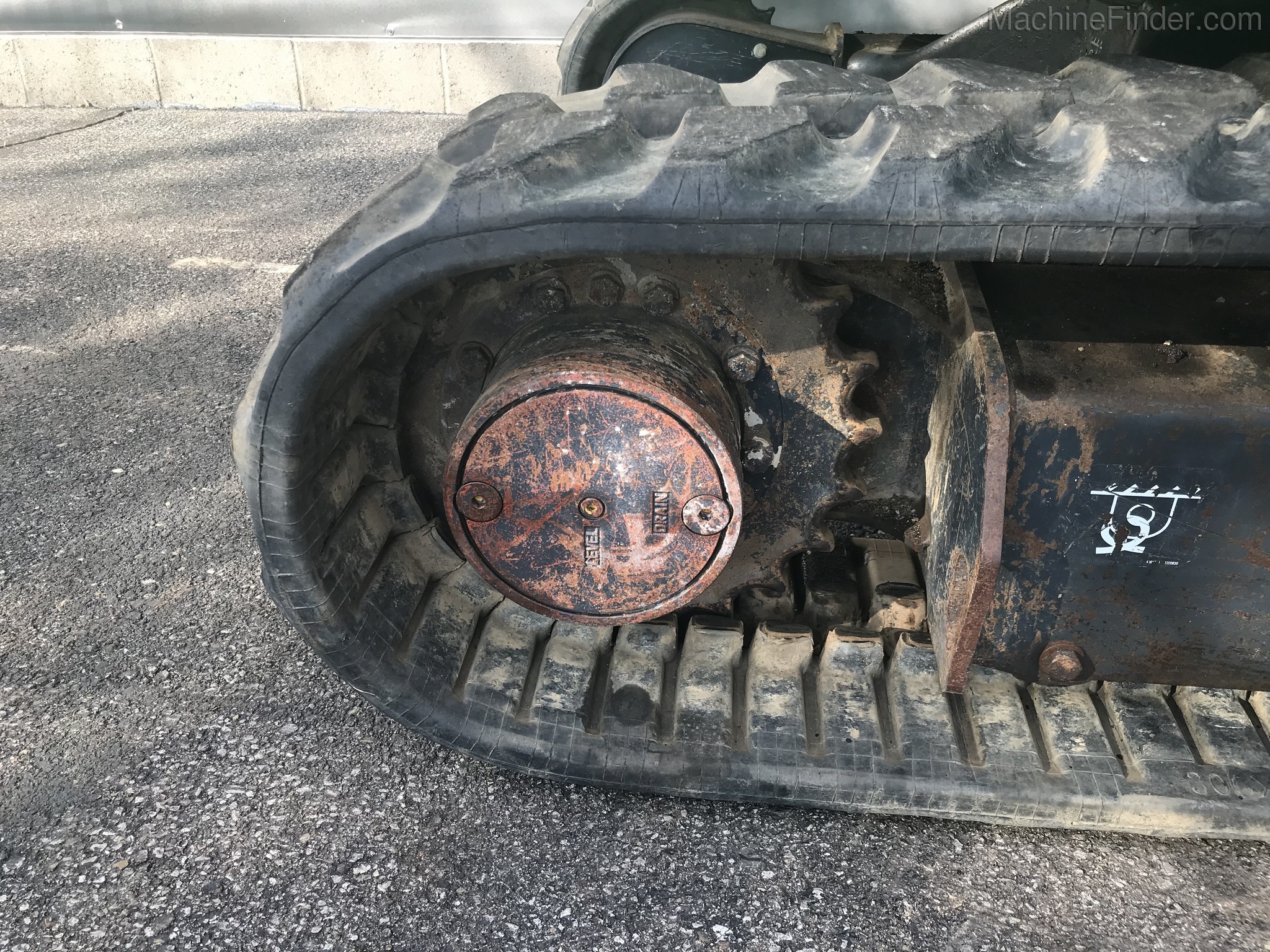 2014 John Deere 27D Image 8