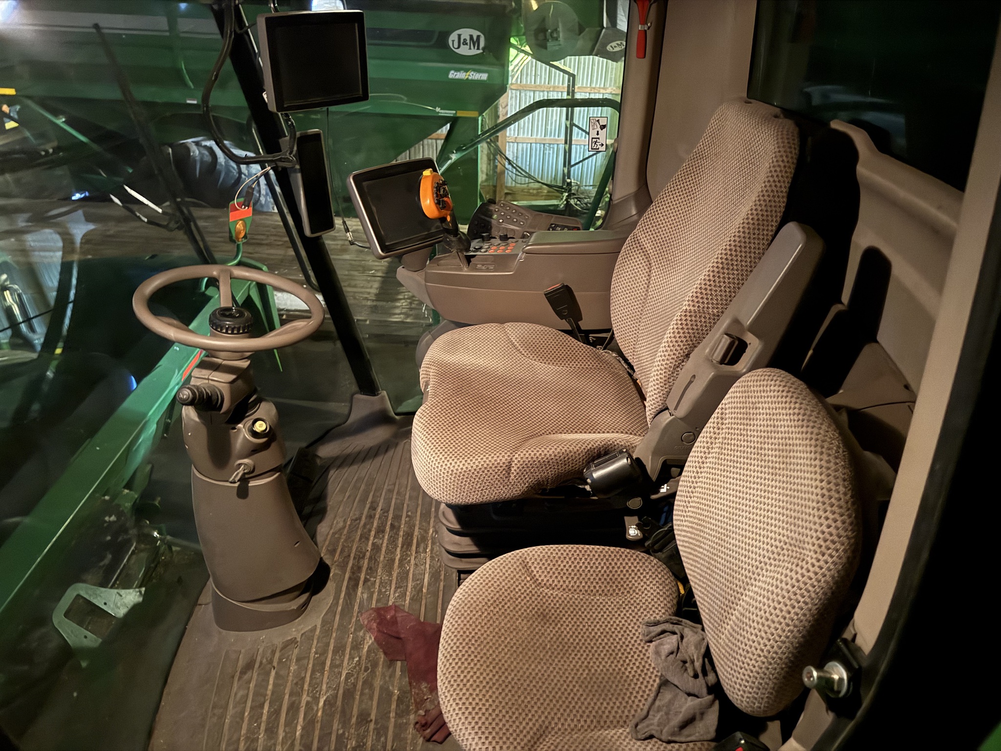 2014 John Deere S670 Image 2