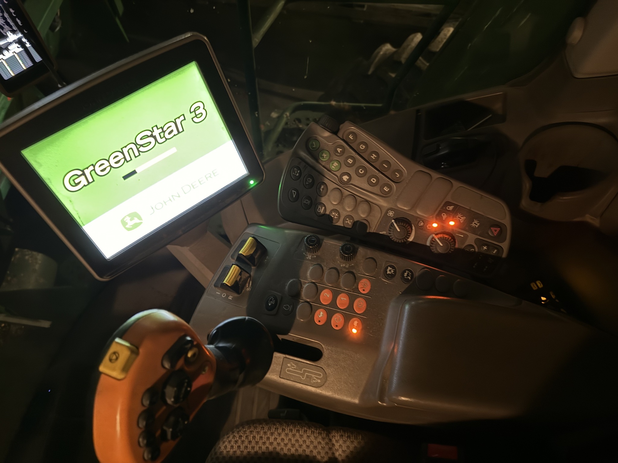 2014 John Deere S670 Image 4