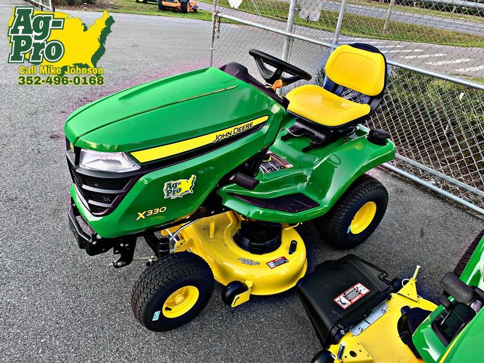 2023 John Deere X330 Image 3