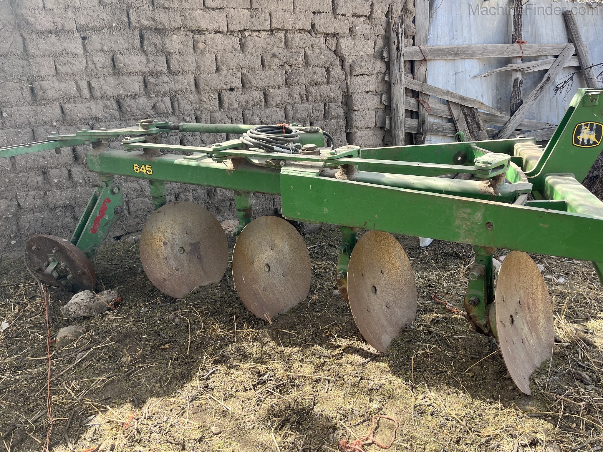 🤔 ¿Conoces las principales características de nuestras Sembradoras  mecánicas de siembra directa de discos, de 4 metros de ancho de trabajo,  plegables a 3 metros para transporte?: ✓ Equipadas con una tolva, image size:2048x1536