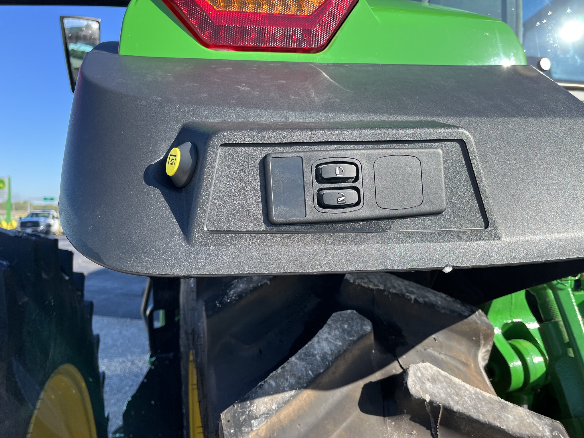  2023 John Deere 8R 280 at Heritage Tractor in Joplin, MO