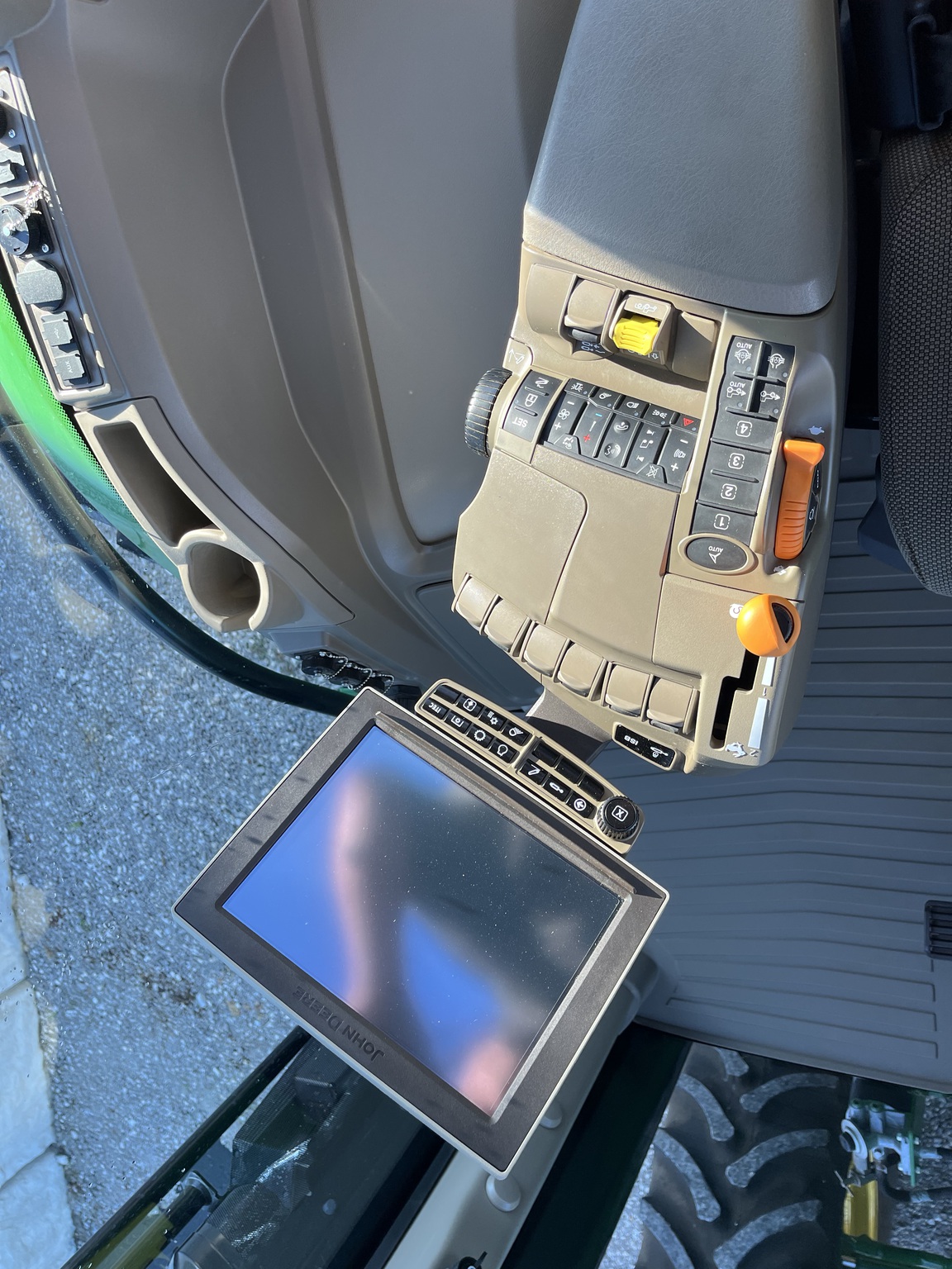  2023 John Deere 8R 280 at Heritage Tractor in Joplin, MO