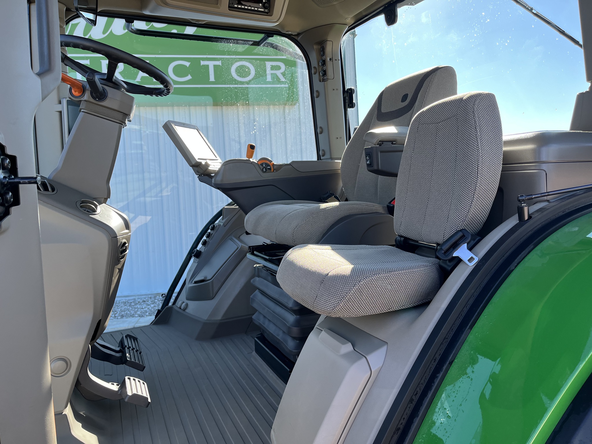  2023 John Deere 8R 280 at Heritage Tractor in Joplin, MO