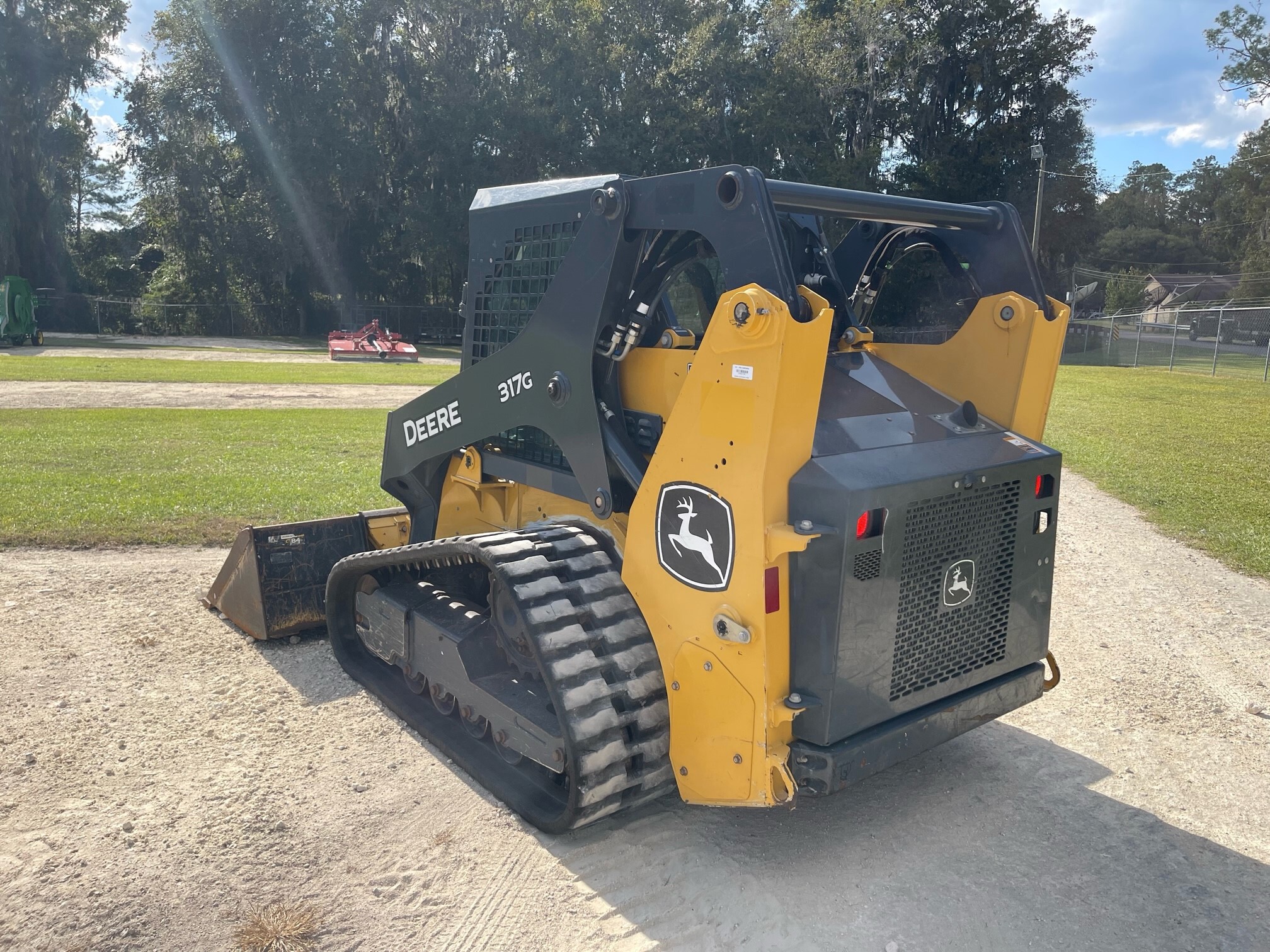 2021 John Deere 317G Image 3