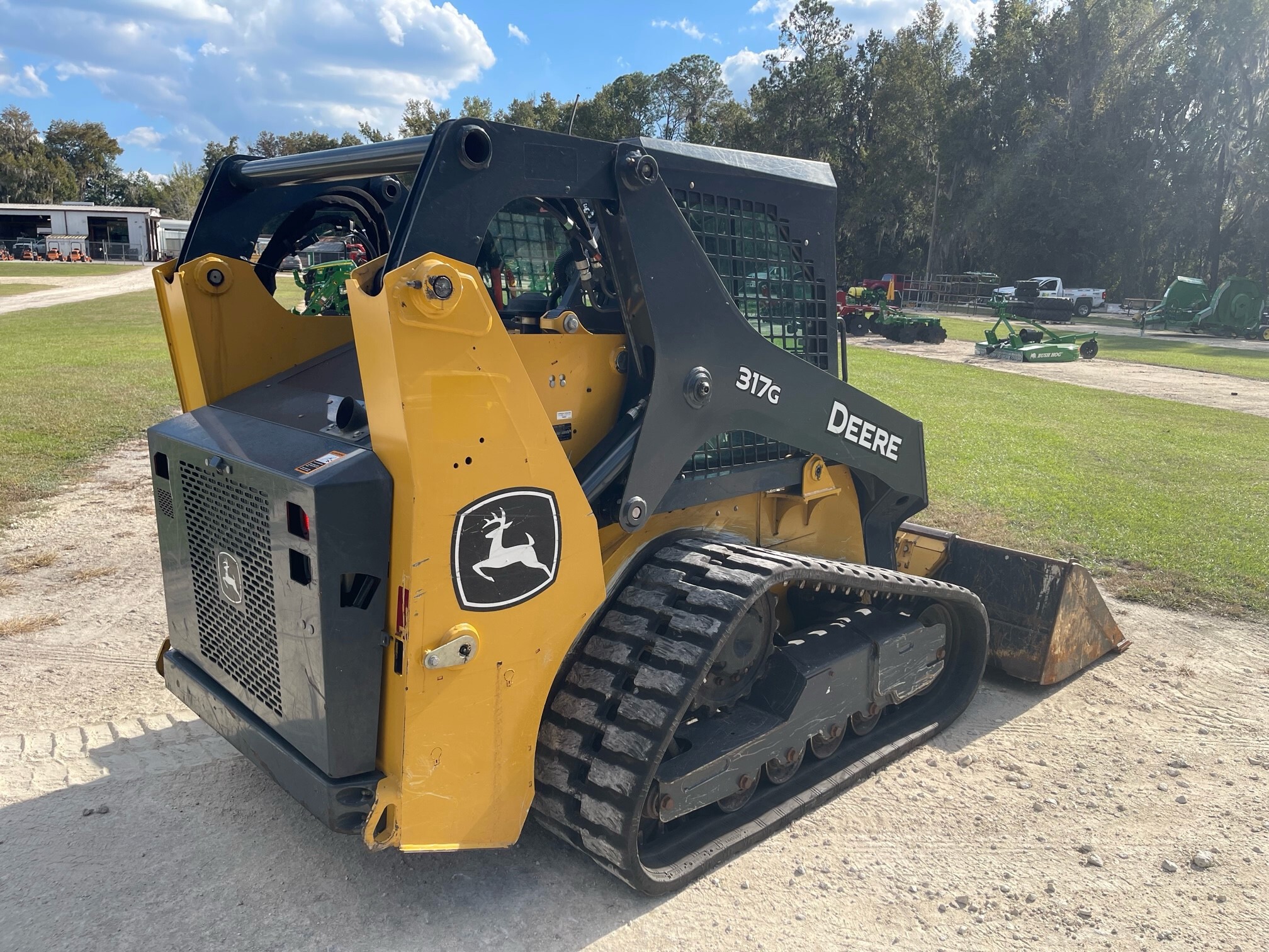 2021 John Deere 317G Image 4