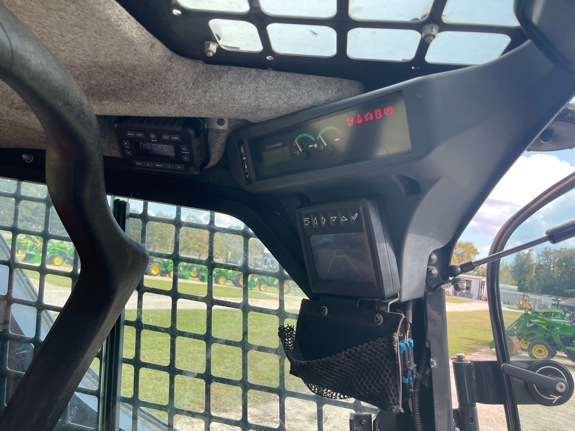 2021 John Deere 317G Image 9