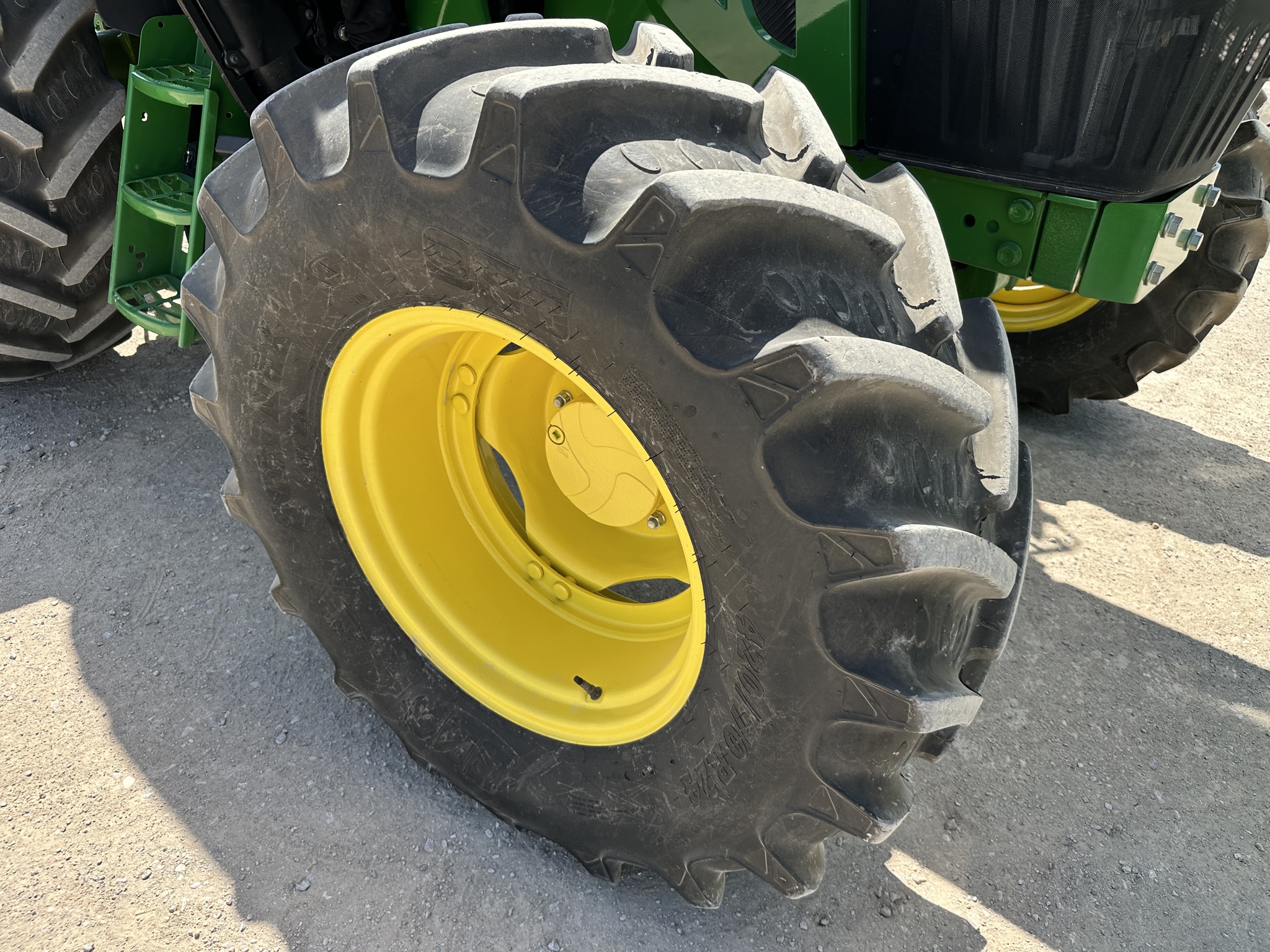 2023 John Deere 6120M Image 18