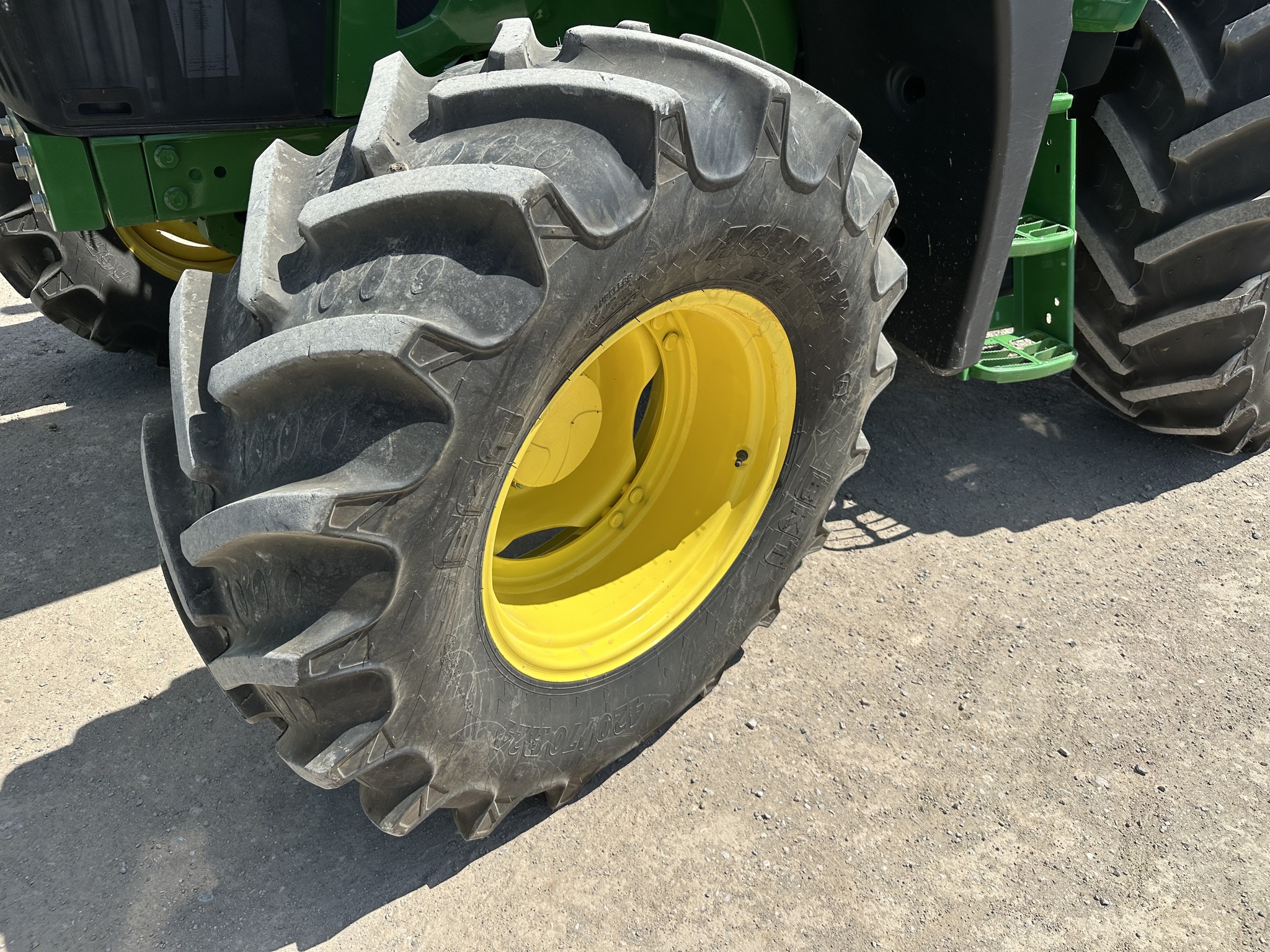 2023 John Deere 6120M Image 12