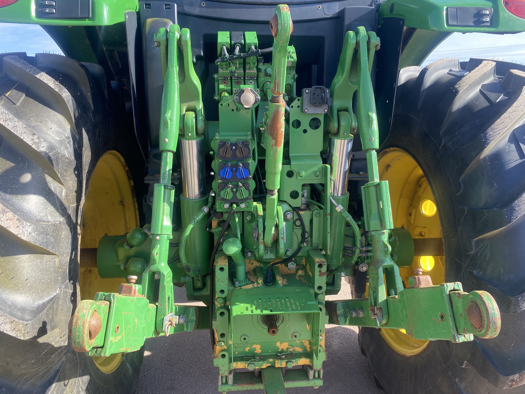 2019 John Deere 6145R Image 19