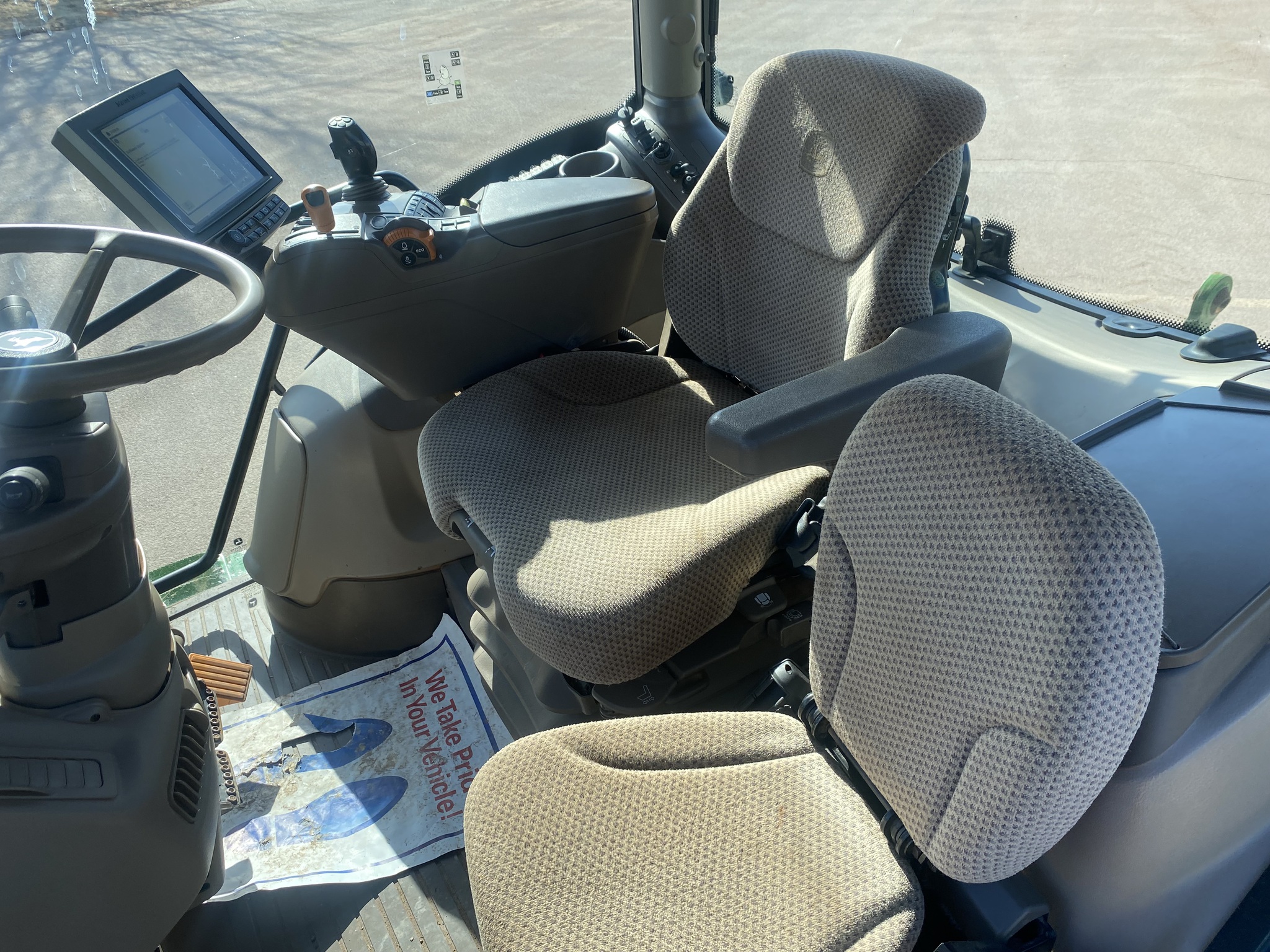 2019 John Deere 6145R Image 17