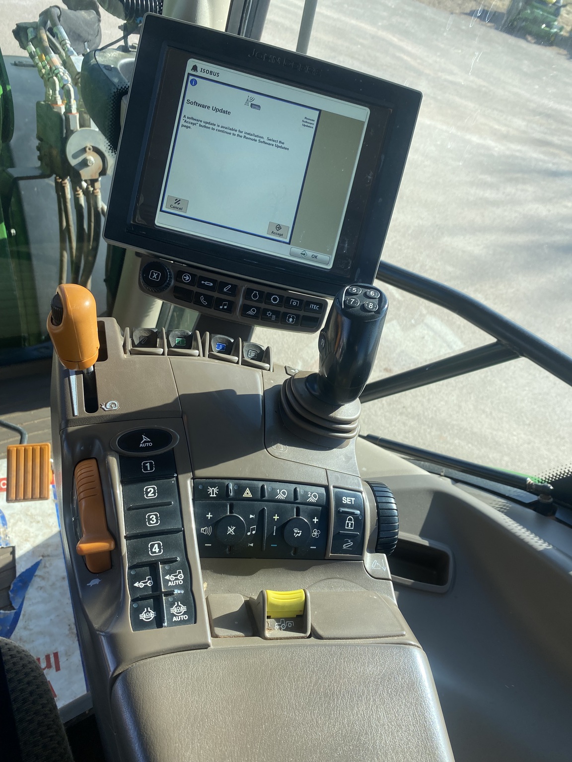 2019 John Deere 6145R Image 14