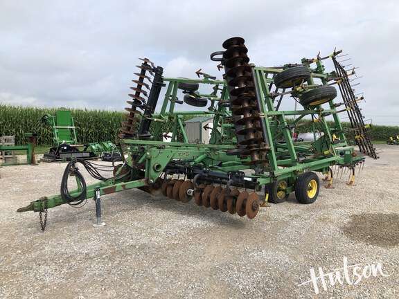 Photo of 1999 John Deere 726