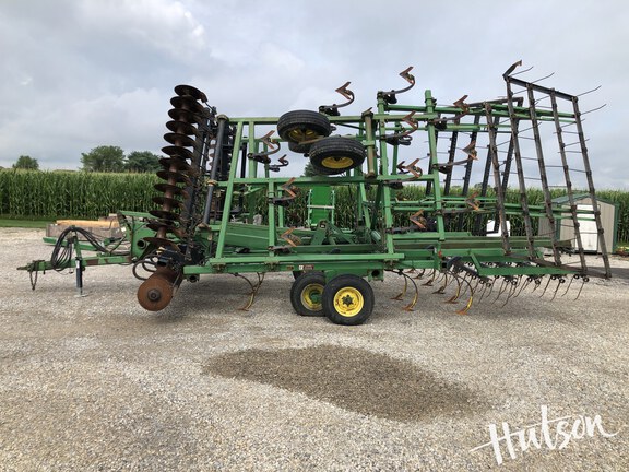 Photo of 1999 John Deere 726