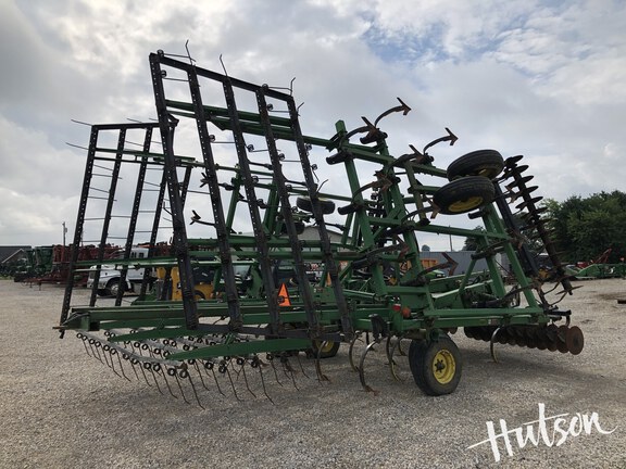 Photo of 1999 John Deere 726