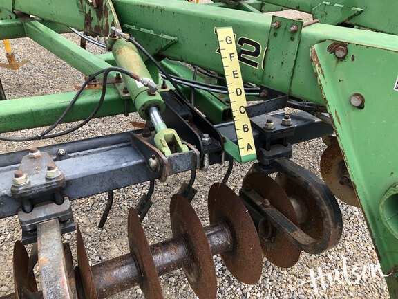 Photo of 1999 John Deere 726