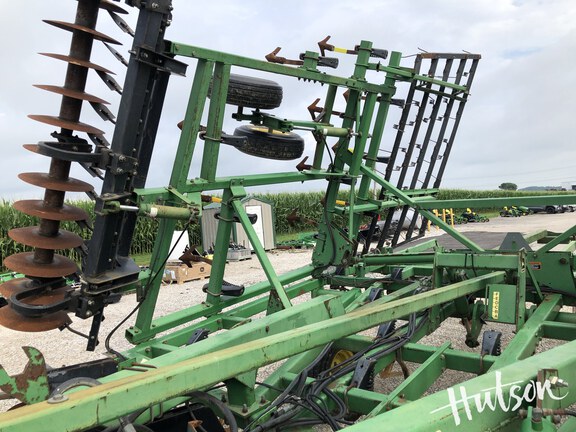 Photo of 1999 John Deere 726