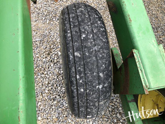 Photo of 1999 John Deere 726