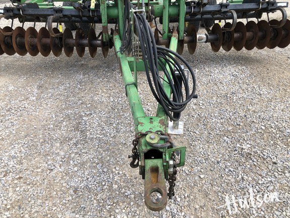 Photo of 1999 John Deere 726