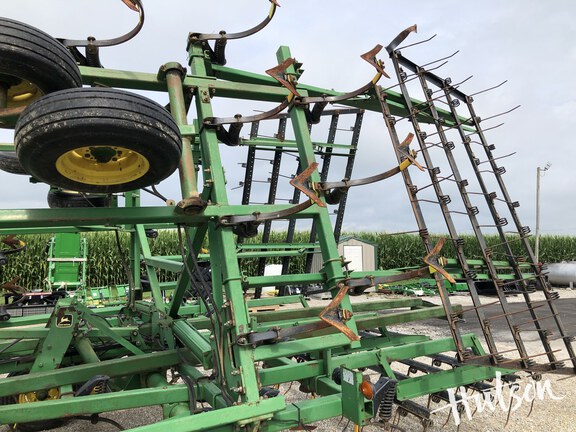 Photo of 1999 John Deere 726