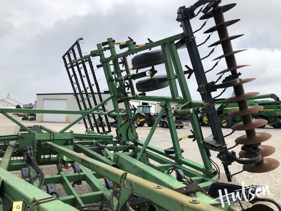 Photo of 1999 John Deere 726