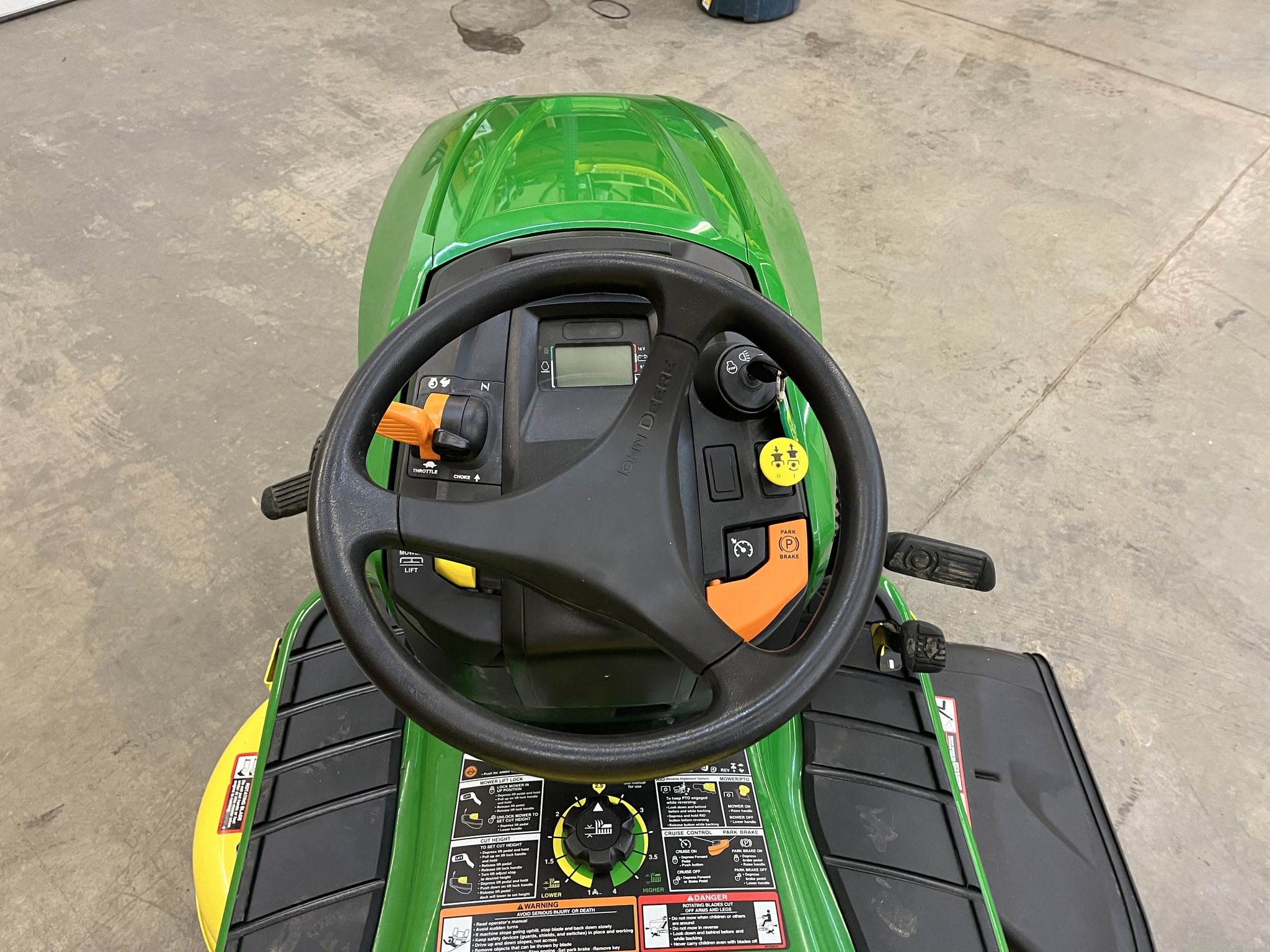 2018 John Deere X330 Lawn & Garden Tractors Hiawatha