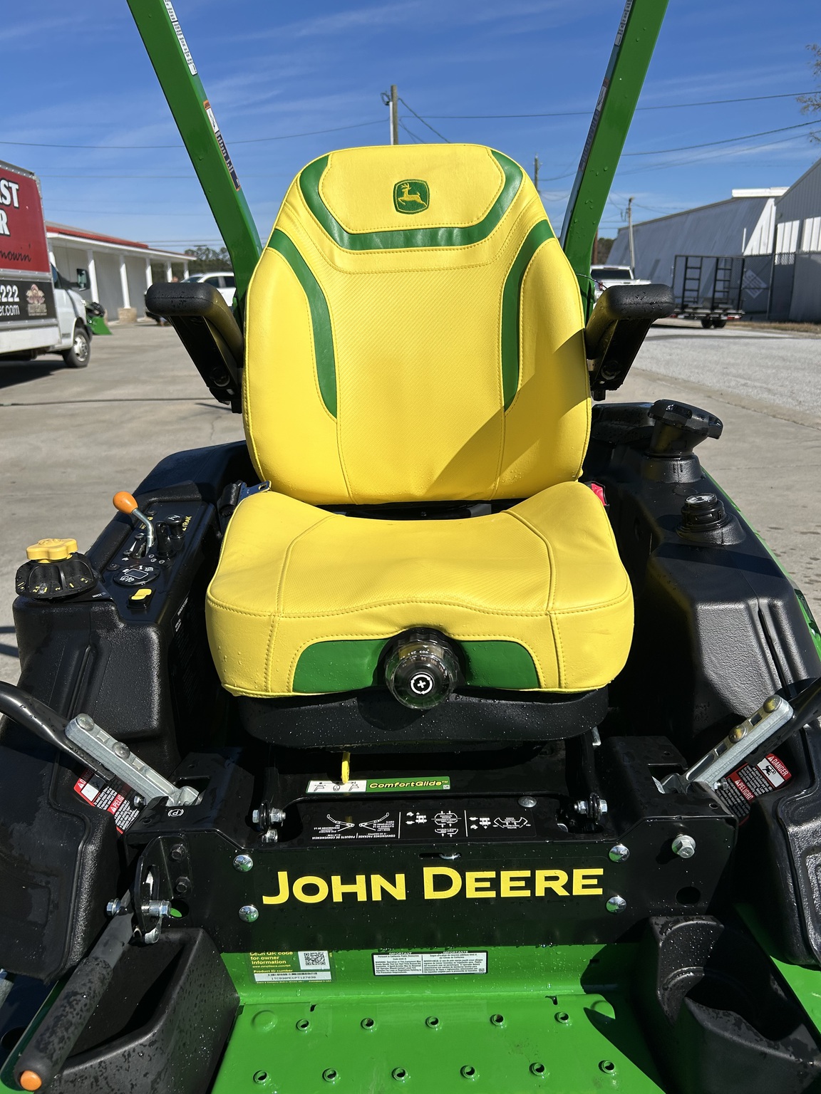 2025 John Deere Z930M Image 5