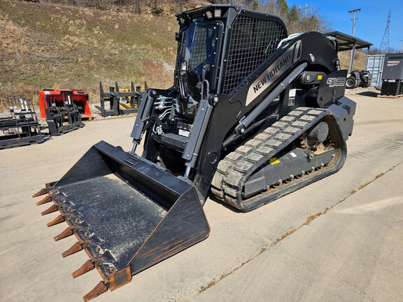 Photo of a 2023 New Holland C362