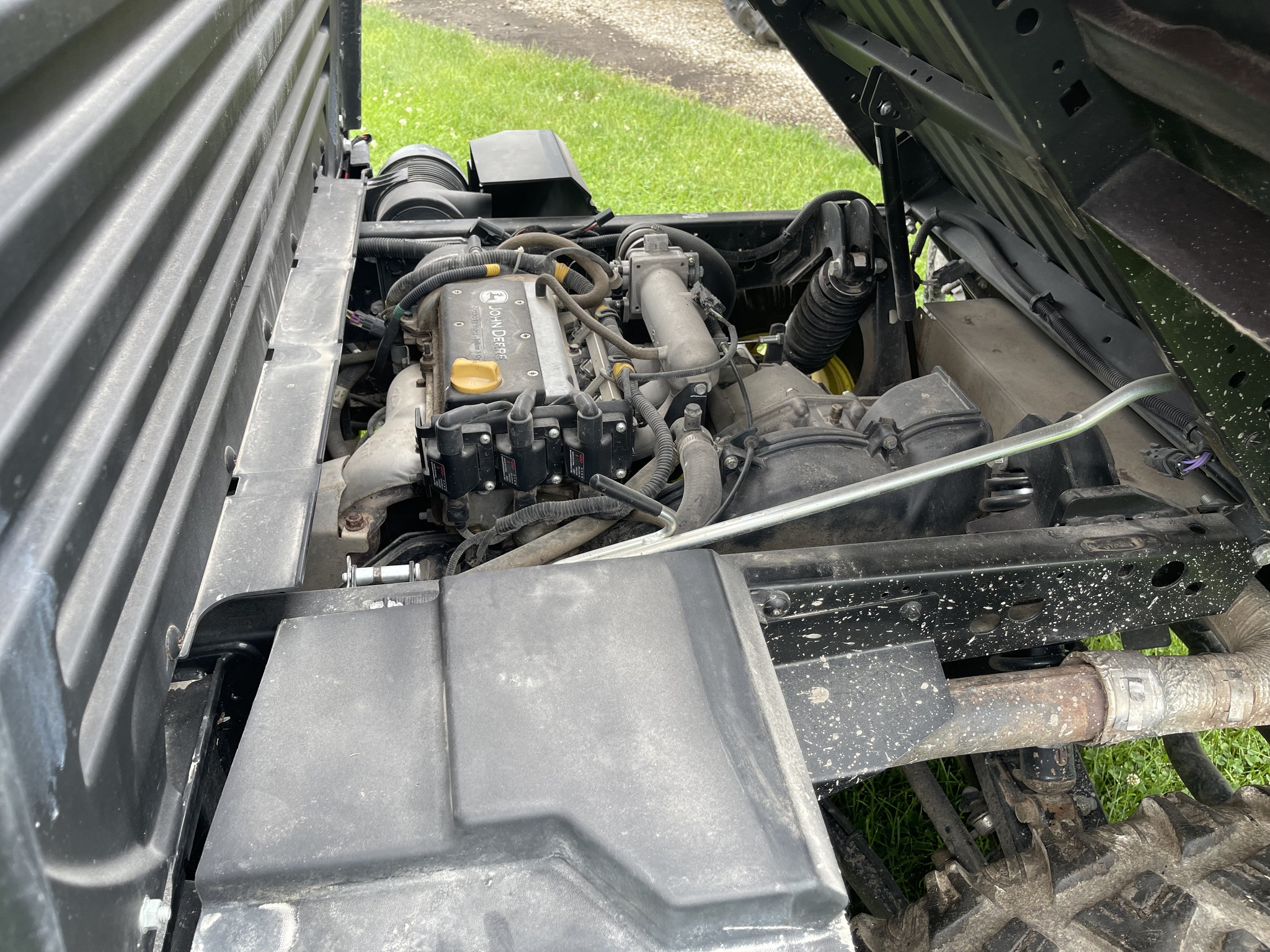  2021 John Deere XUV 835M at Heritage Tractor in Roanoke, IL