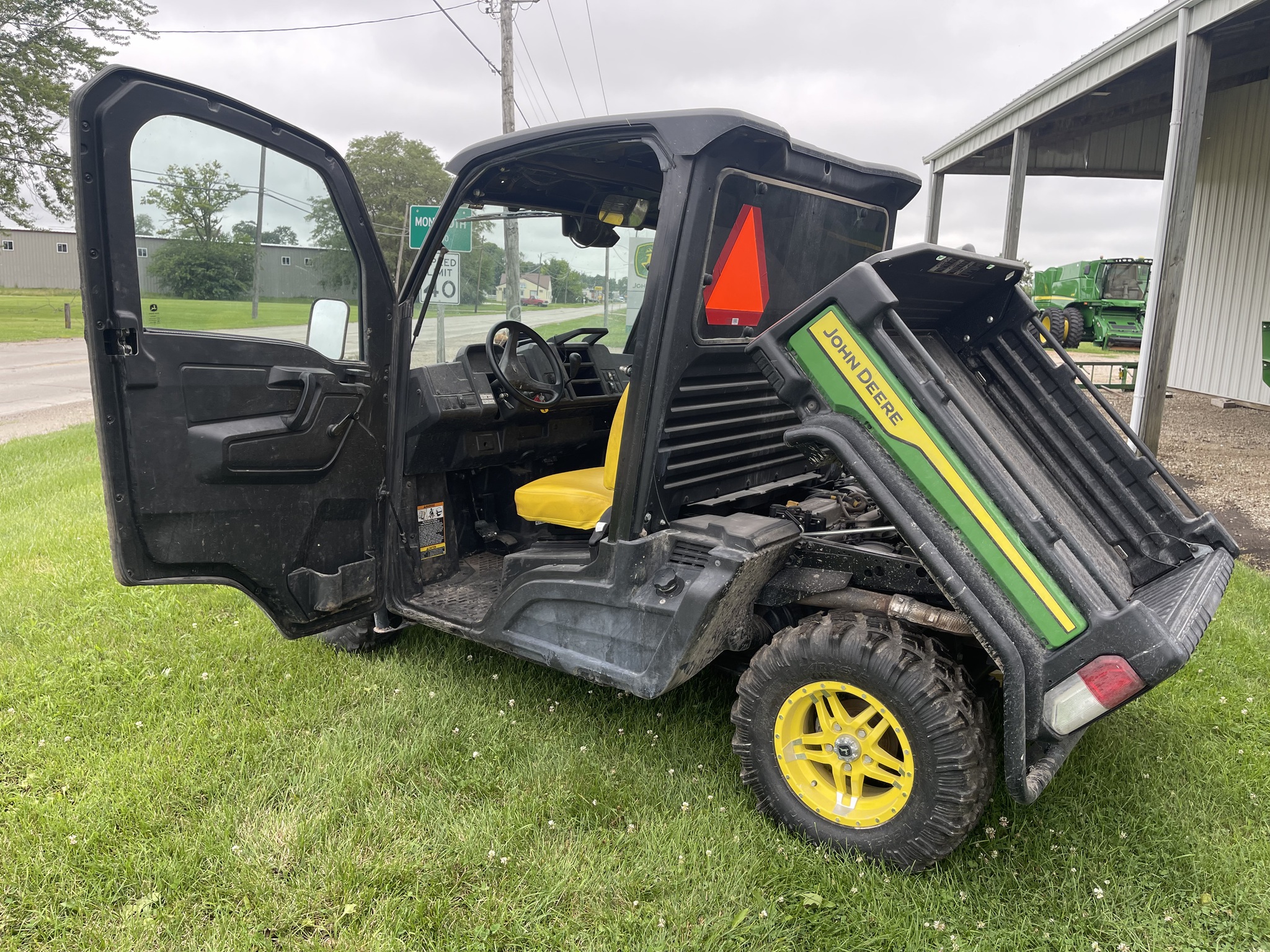  2021 John Deere XUV 835M at Heritage Tractor in Roanoke, IL
