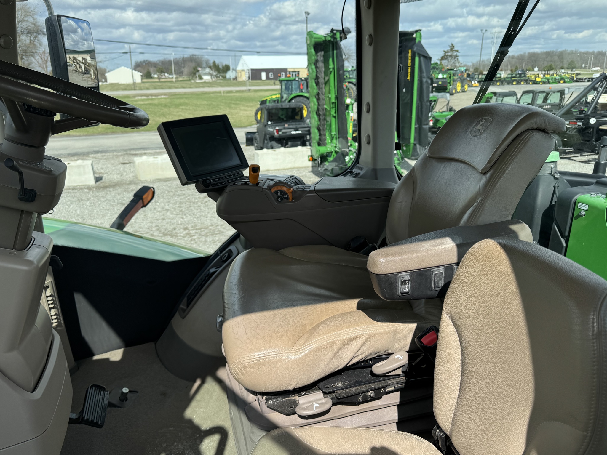 2017 John Deere 9570R Image 26