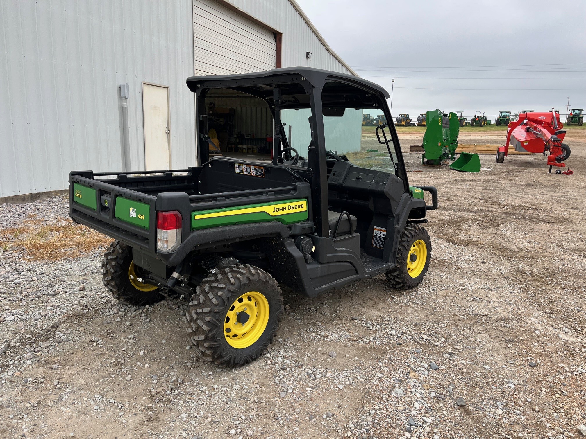 2023 John Deere 835M Image 3