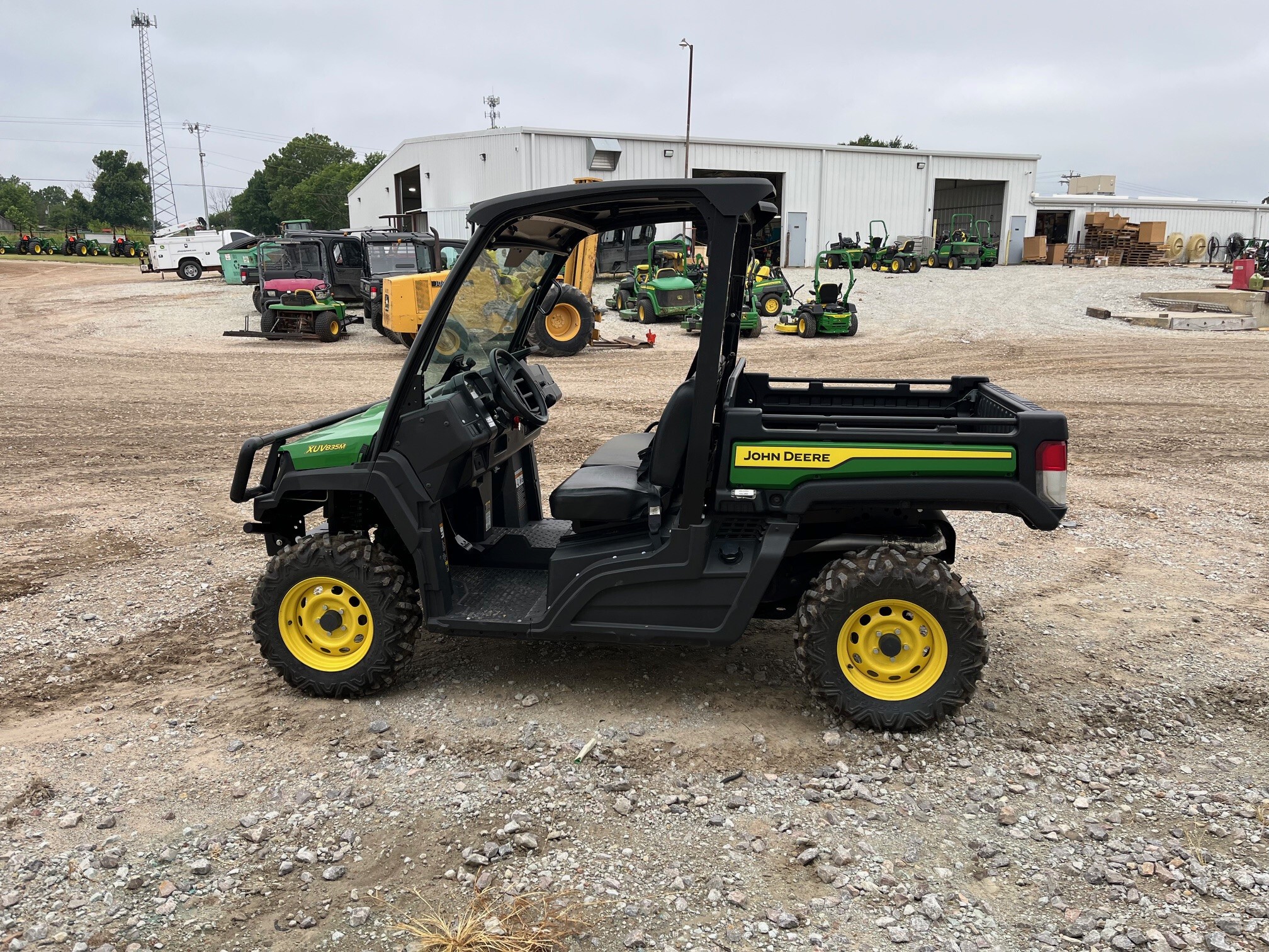 2023 John Deere 835M Image 6